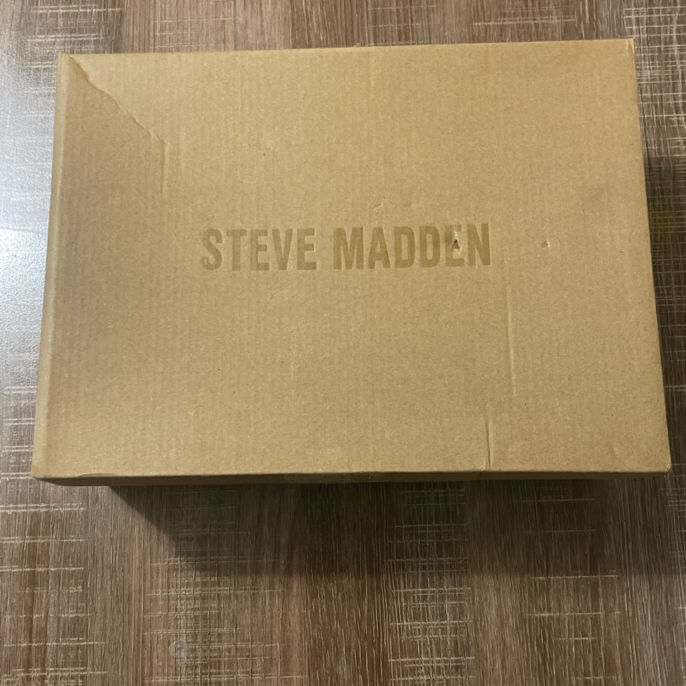 NEW Steve Madden Madrid Silver Sneakers Size 9 - Picture 12 of 13
